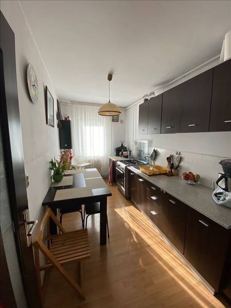Vanzare apartament 3 camere mobilat-utilat C.E.C -Harmanului, Brasov