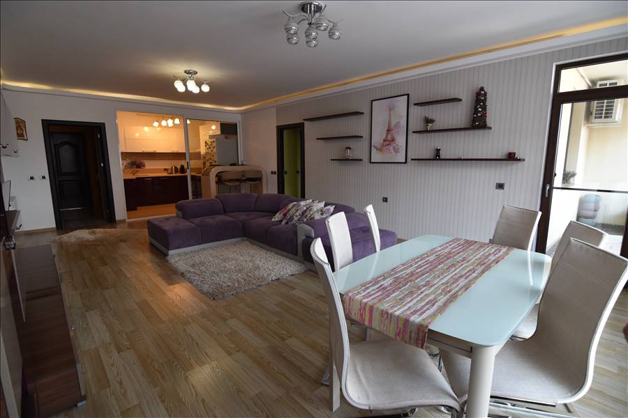 Vanzare Apartament 3 camere,Tractorul-Isaran,Brasov
